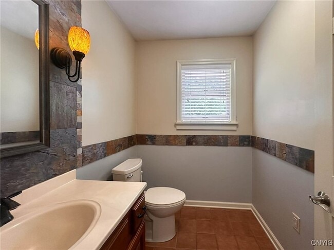 Building Photo - 97 1/2 Sanger Avenue Unit