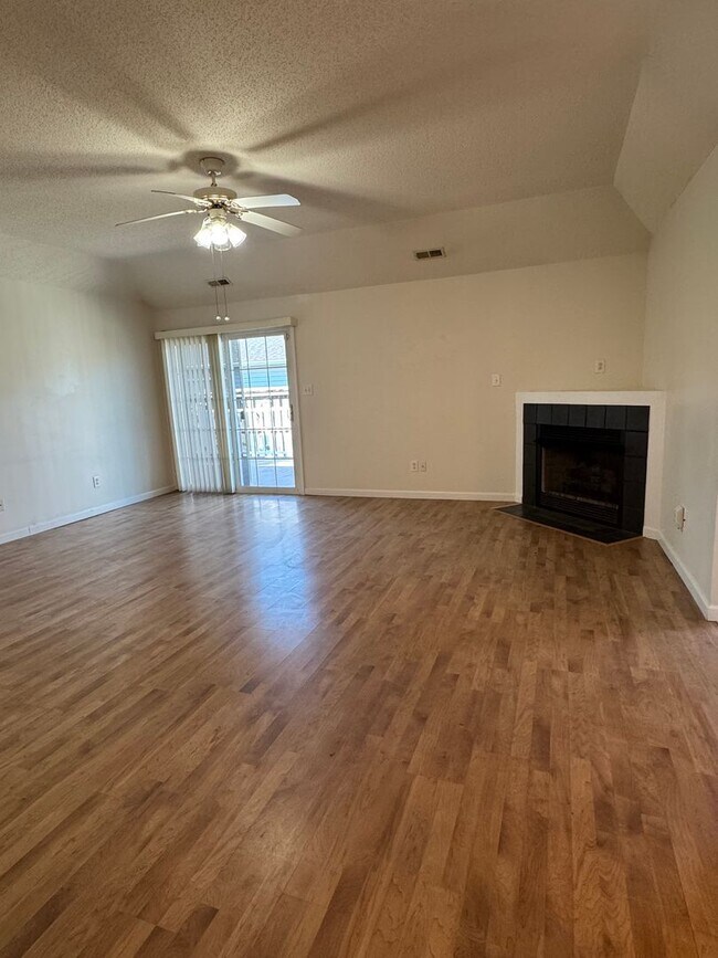 Building Photo - Not to be Missed on Heritage Square!