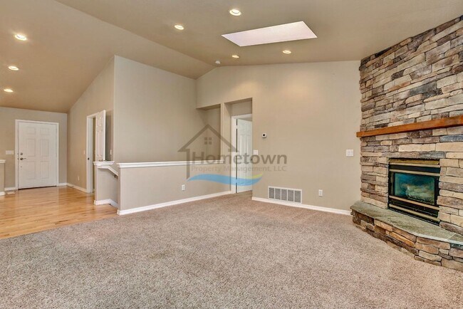 Building Photo - 5940 N Stafford Rd
