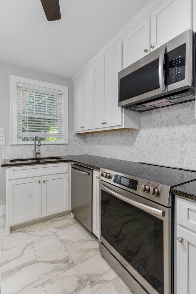 Building Photo - Live in the Heart of Shandon – Stylishly R...
