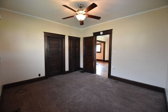 Building Photo - Two Bedroom House in Knightstown