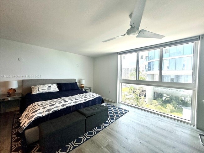 Building Photo - 15645 Collins Ave