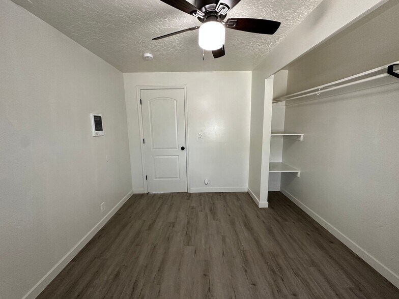 Building Photo - 951 N Redwood Rd