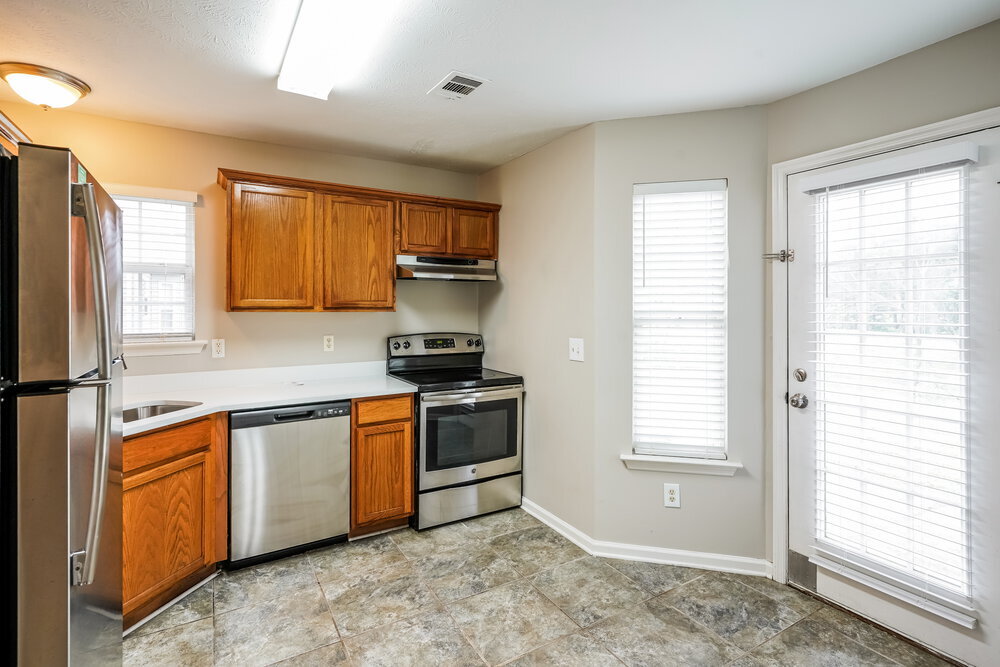 Building Photo - 1825 Lakewood Village Dr