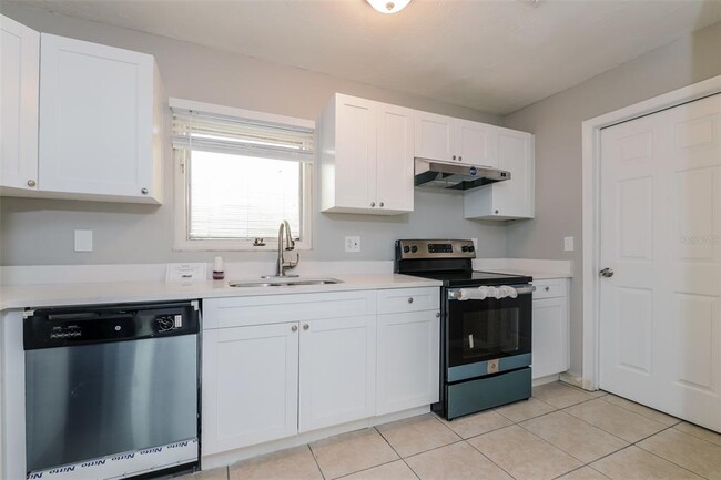 Building Photo - 3607 27th Ave W