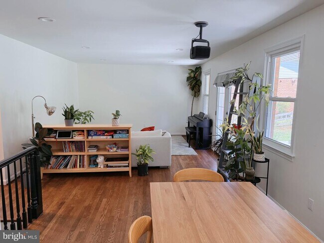 Primary Photo - 11901 Renwood Ln