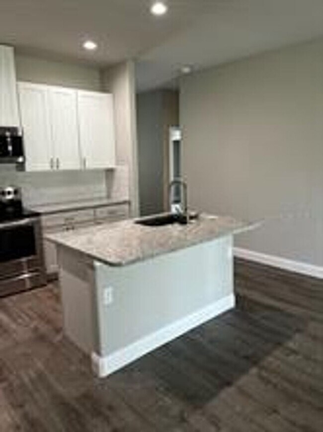 Building Photo - 18 Bunker View Dr