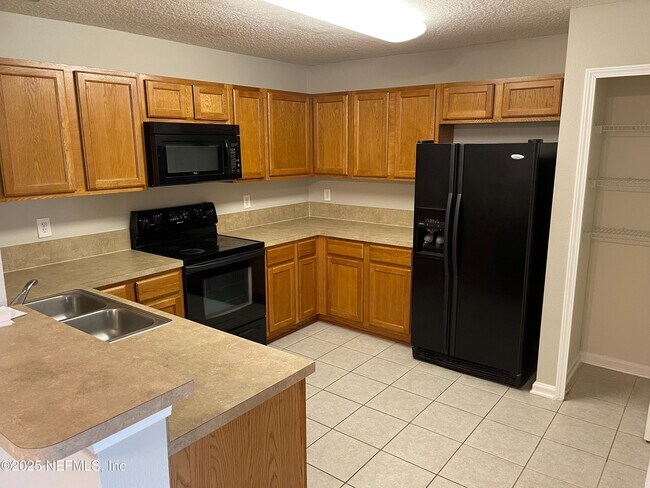 Building Photo - 9575 Amarante Cir