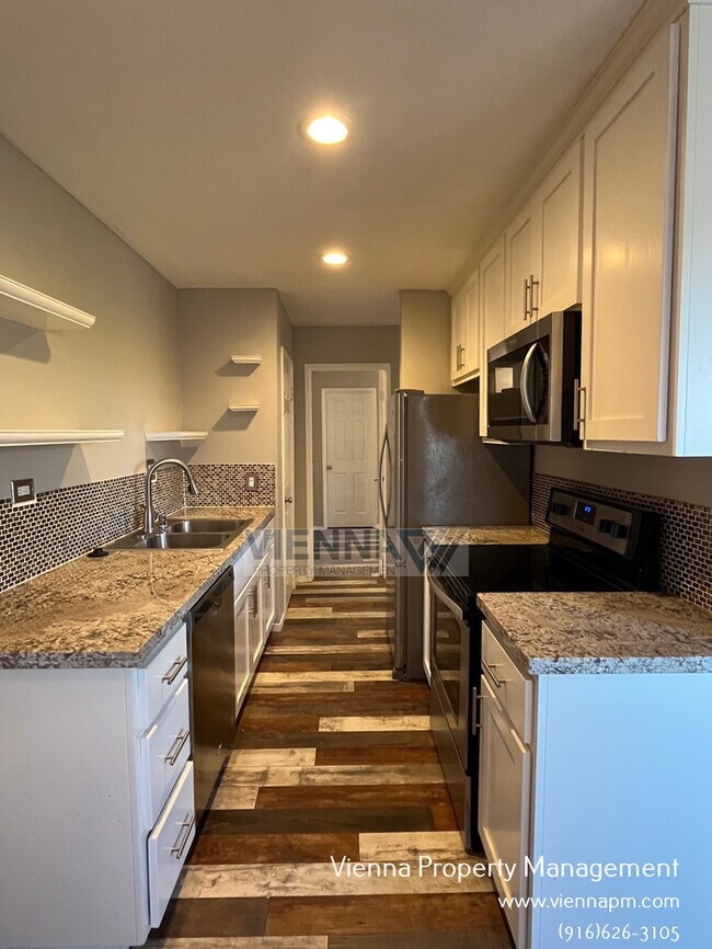 Building Photo - 888 Woodside Ln E