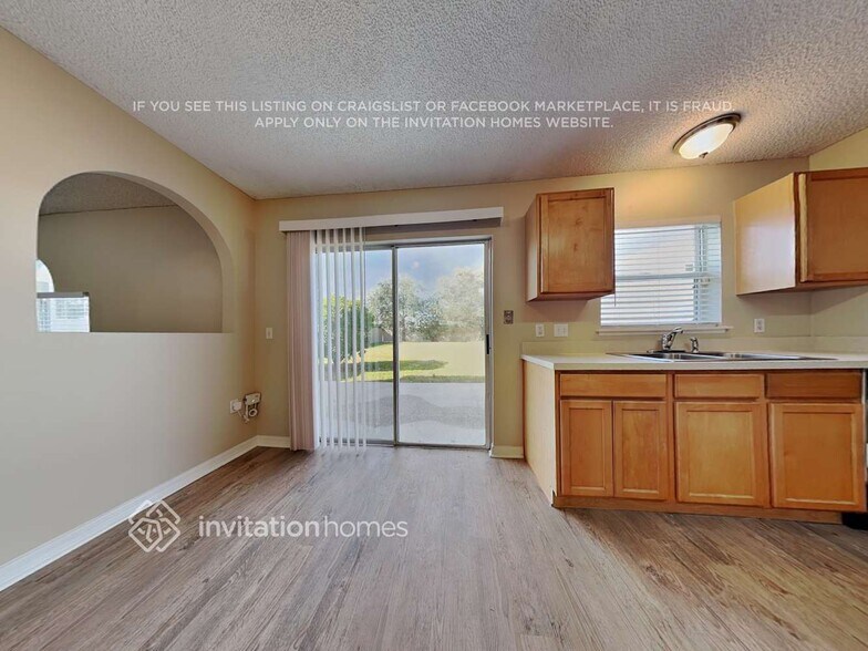 Building Photo - 1800 Brookshire Cir