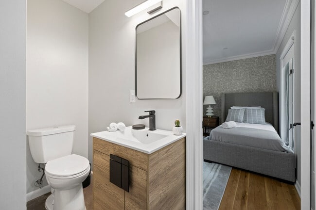 Building Photo - 2A Cherry Ln