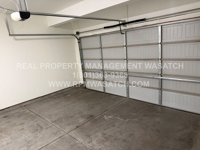 Building Photo - 651 E Nikita Cv