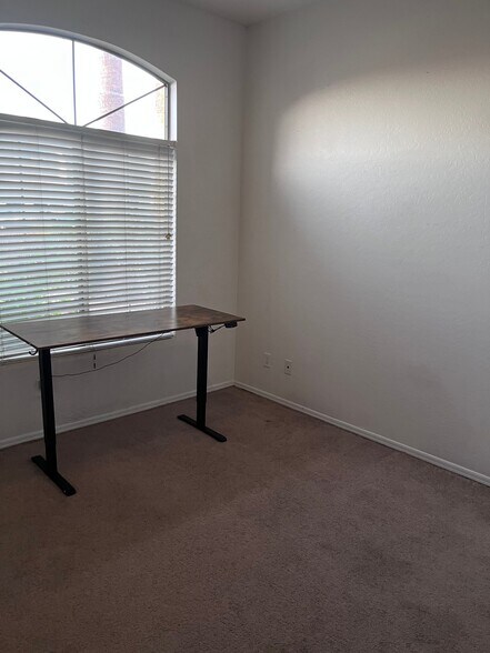 Building Photo - 221 E Arabian Dr