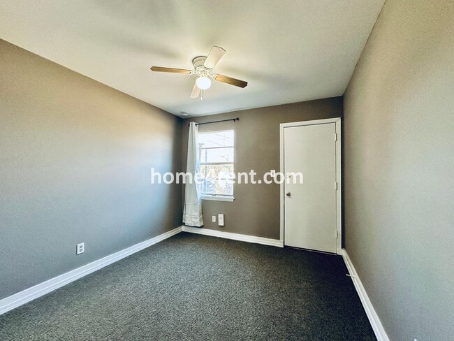 Building Photo - Two Bedroom Ranch Style Duplex Home in Grandview - Featuring Plenty of Natural Light, Fenced Yard...