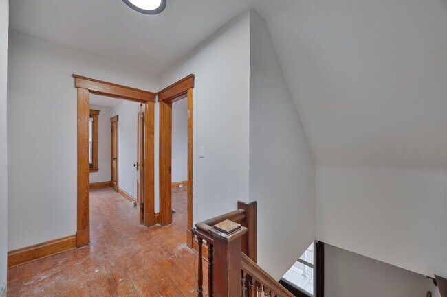 Building Photo - West Price Hill - Charming 3 bedroom 1 bath