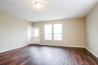 Building Photo - 1010 Doubletree Glen Dr