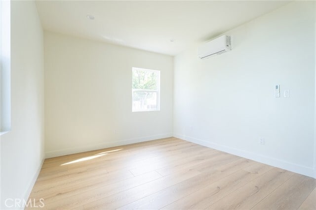 Building Photo - 1065 E Spazier Ave