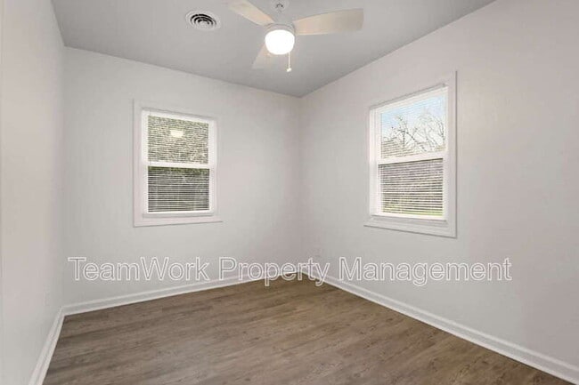 Building Photo - 3027 Terry Dr