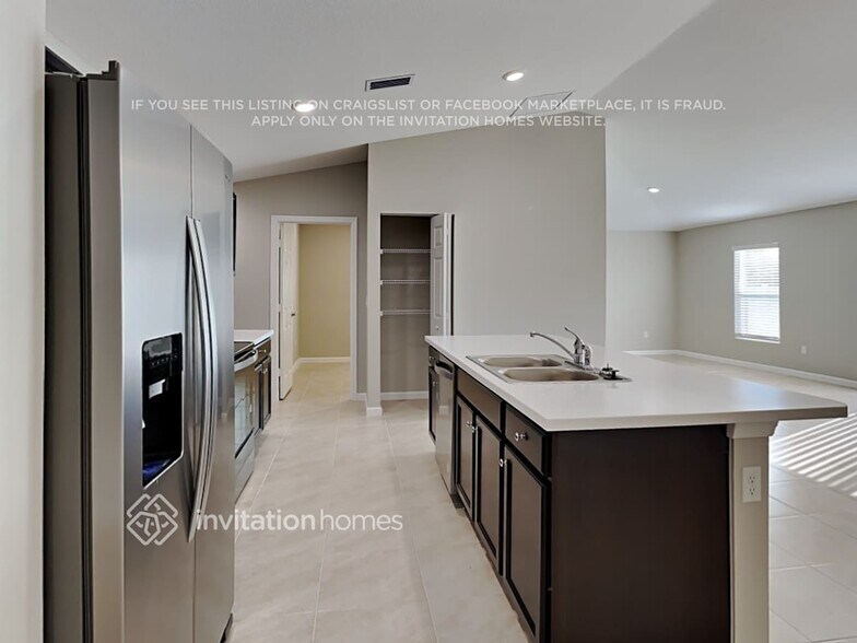 Building Photo - 1192 SW Ithaca St