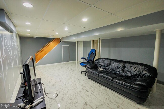 Building Photo - 300 MacClelland Ave