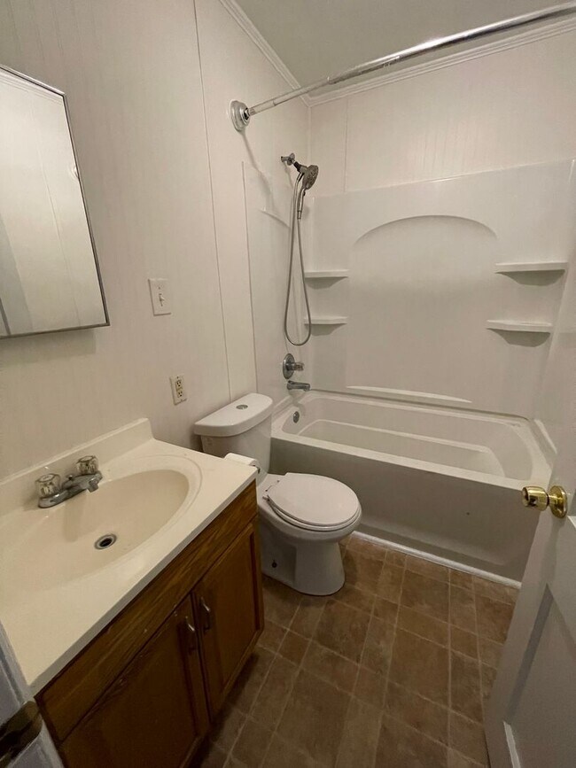 Building Photo - Cape cod home in Colonial Heights