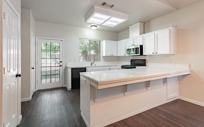 Building Photo - Great 4 Bedroom NW Fresno Home for Lease