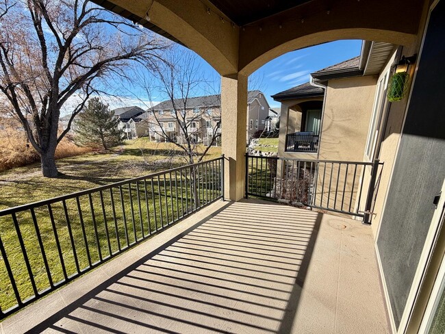 Building Photo - 2001 W Golden Pond Way