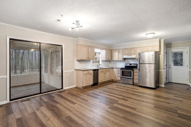 Building Photo - 207 S Hillcrest Dr