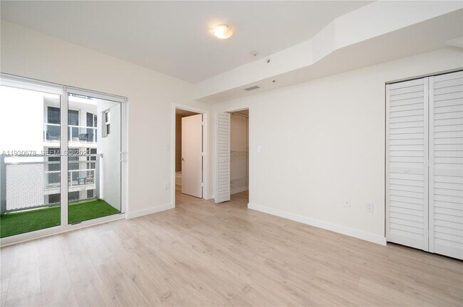 Building Photo - 1712 SW 2nd Ave