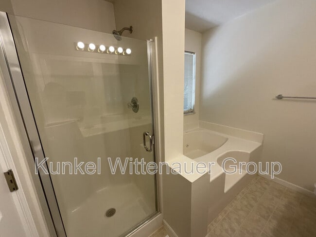 Building Photo - 1545 Fairoaks Dr