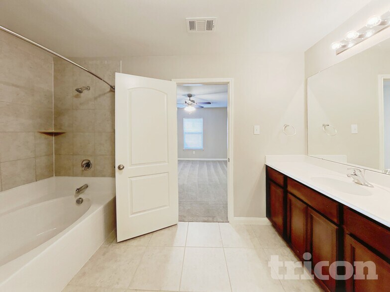 Building Photo - 112 Liberty Ln