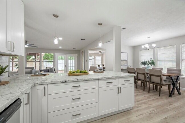 Building Photo - Remodeled 3-Bed Home with Office & Deck in...