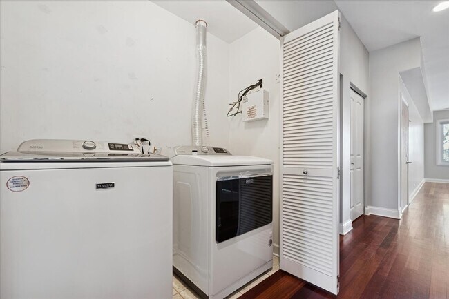 Building Photo - 2239 N Lister Ave