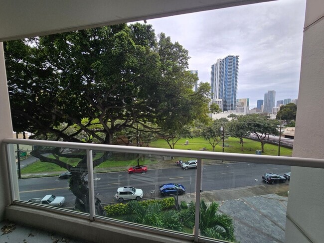 Building Photo - 1450 Young St