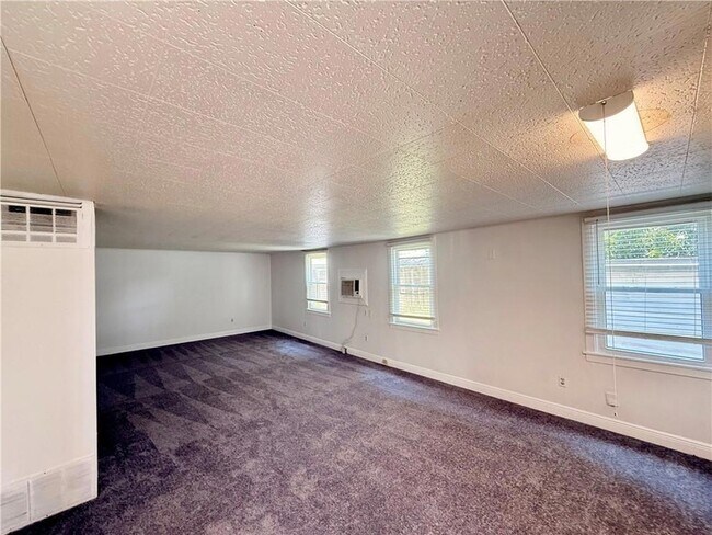 Building Photo - 537 Melody Dr