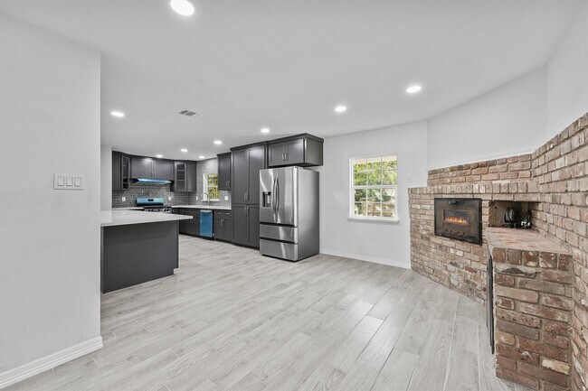 Building Photo - 22 13th Ave N