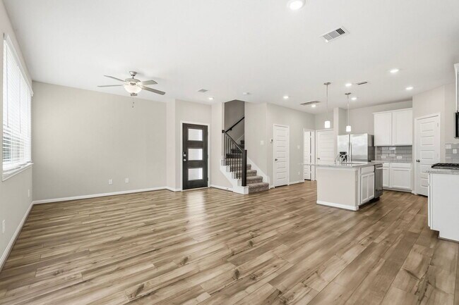 Building Photo - 1516 Lakeline Oak Dr