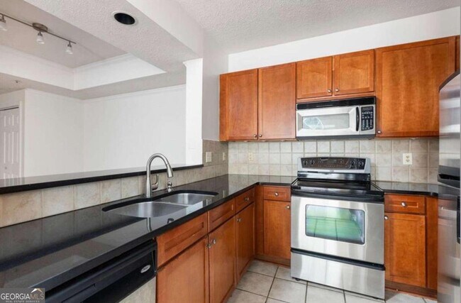 Building Photo - 1250 Parkwood Cir SE