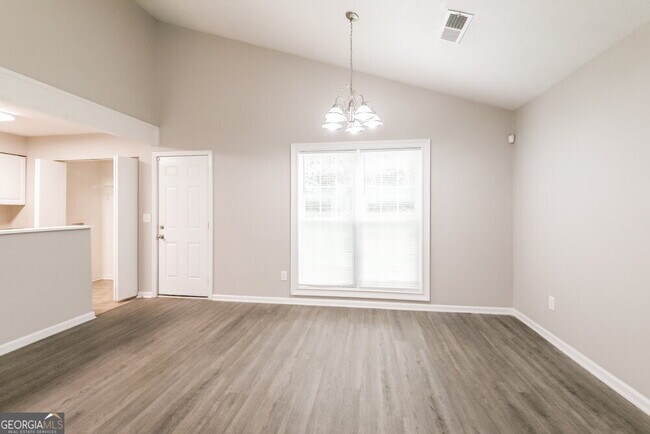 Building Photo - 9512 Forest Knoll Dr