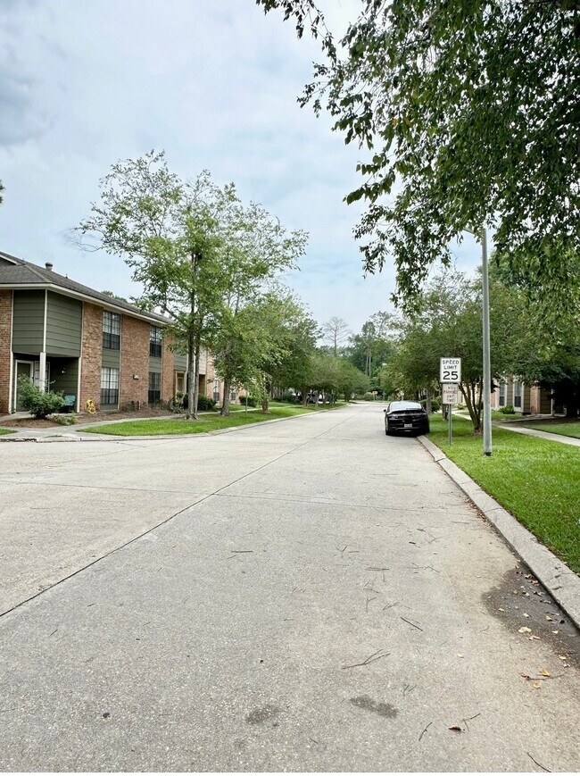 Building Photo - 10125 Ballina Ave