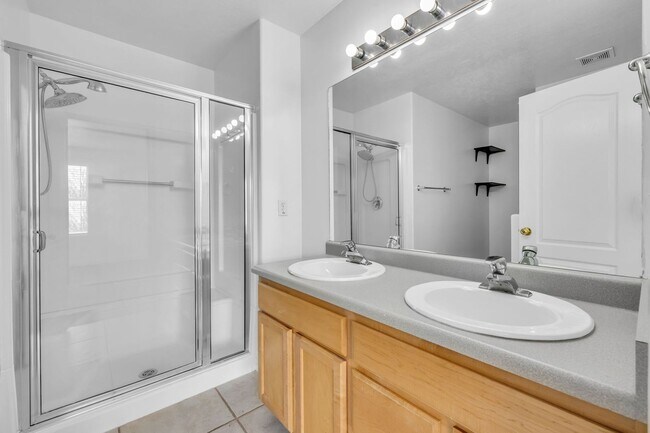 Building Photo - 3 Bedroom 2 Bathroom Home in Saratoga Springs!!