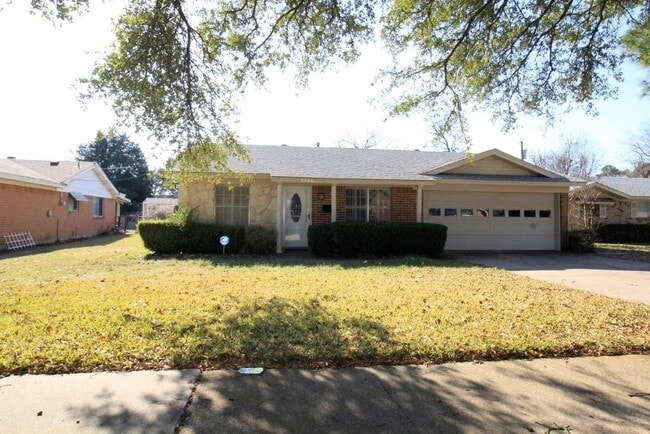 Primary Photo - 3206 McCollum St
