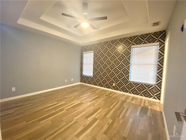 Building Photo - 2208 N Dahlia St