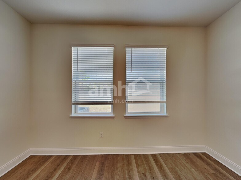 Building Photo - 2550 Feather Crst Dr