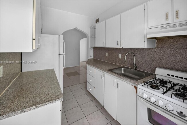 Building Photo - 1220 Marseille Dr