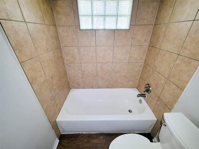 Building Photo - 18402 Tall Cypress Dr