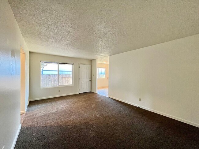 Building Photo - E Street, 1751-1753**