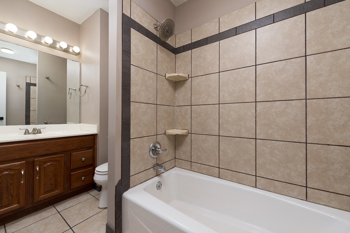 Building Photo - 8303 N Everton