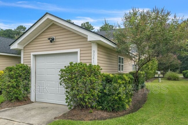 Building Photo - 9041 Maple Grove Dr