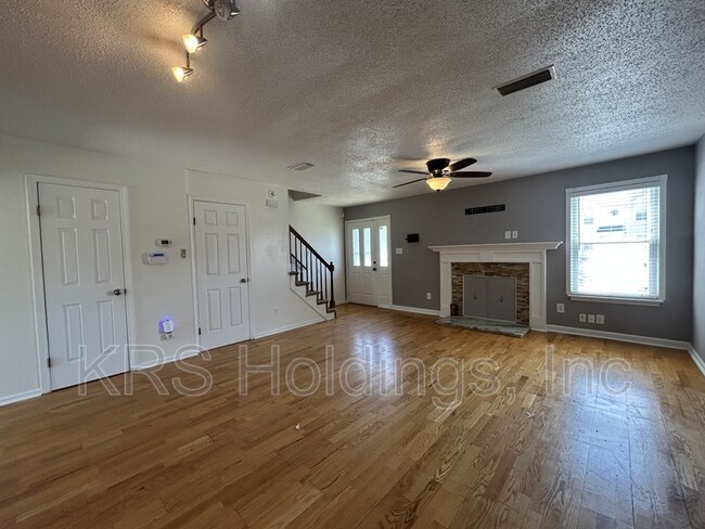 Building Photo - 3014 Glastonbury Cir
